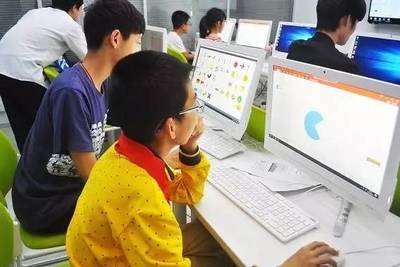 資本驅(qū)動(dòng)新經(jīng)濟(jì) 騰訊投資英國(guó)游戲商，軟銀與弘毅押注中國(guó)聯(lián)合辦公市場(chǎng)