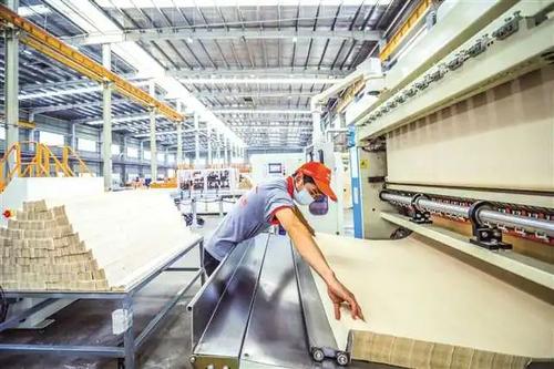 中國(guó)制造業(yè)何以在全球產(chǎn)業(yè)鏈中“穩(wěn)坐釣魚臺(tái)”？——從麥肯錫報(bào)告看“世界工廠”的未來(lái)與教育科技之鑰